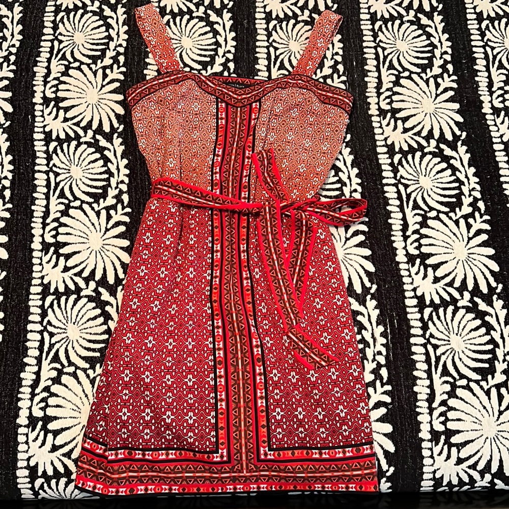 White House Black Market dress. Size small. Has pockets.